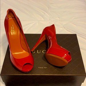 GUCCI Betty Platform Pump high heel shoes in Vernice Crystal New Raspberry